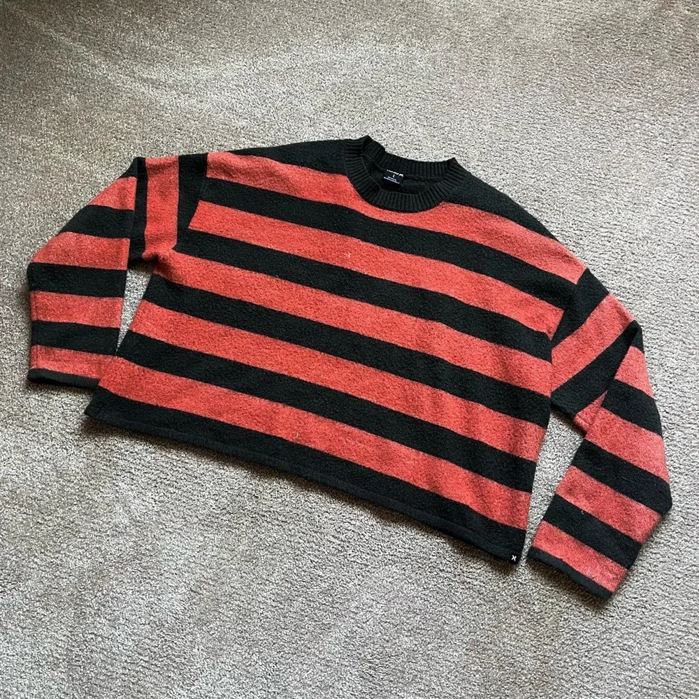VTG 00’s / Y2K Hurley Red & Black Striped Sweater - Picture 3 of 6